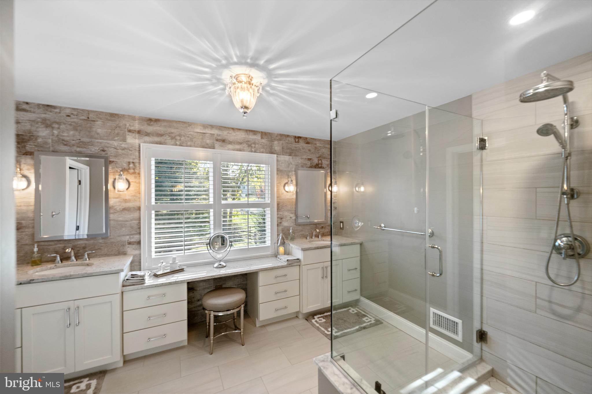 LAKERIDGE - Residential