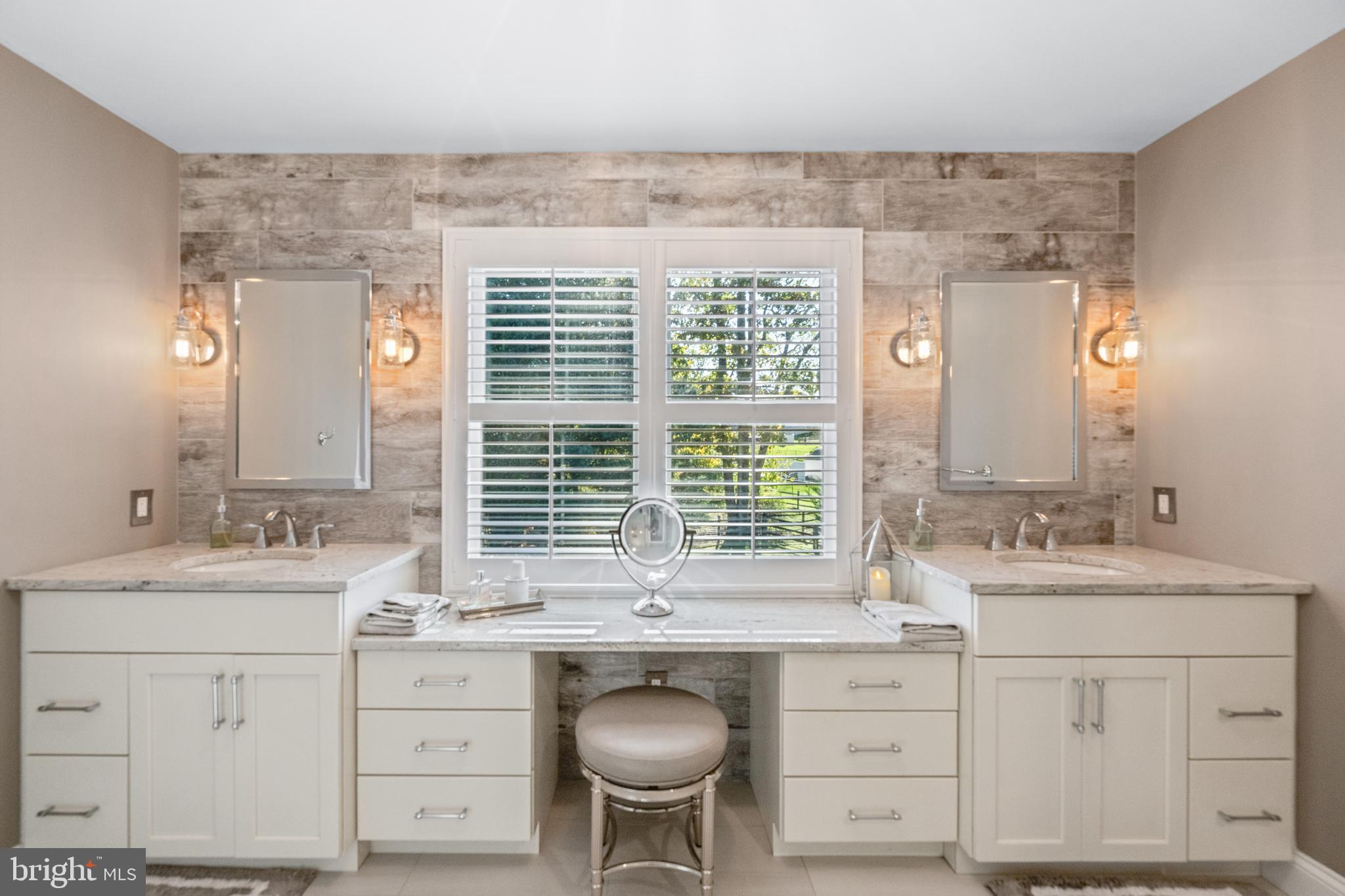 LAKERIDGE - Residential