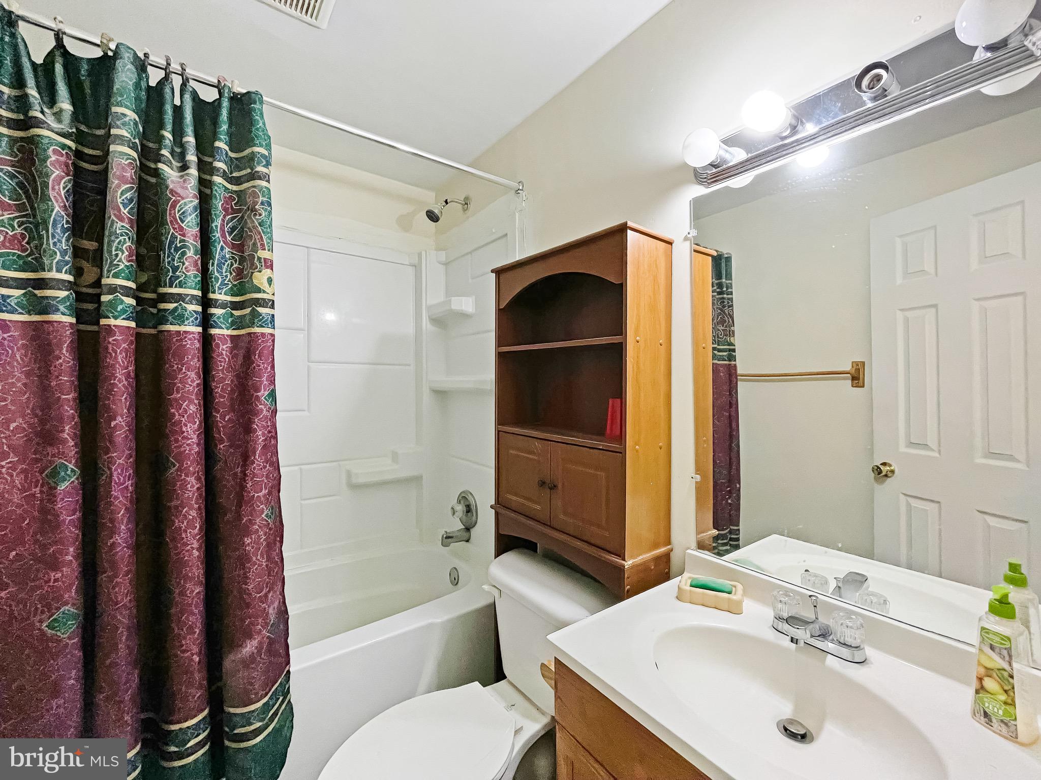 OAK CREST - Residential