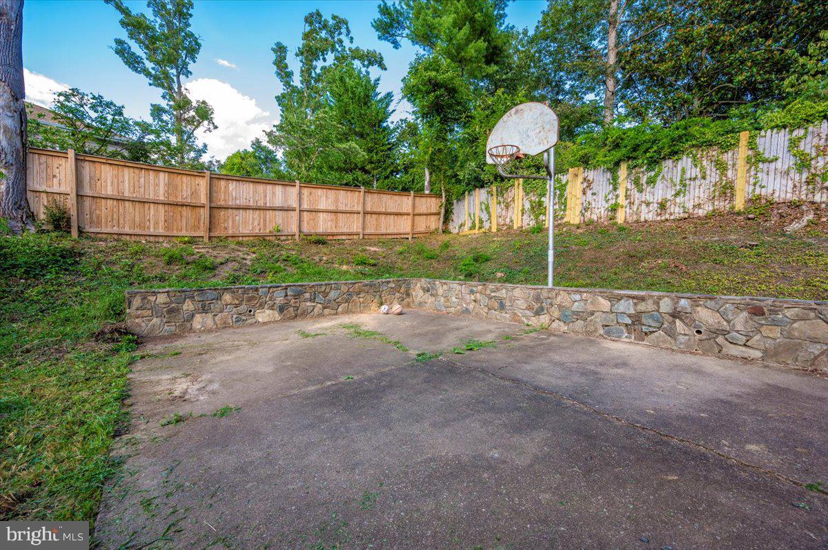 COLUMBIA PINES - Residential