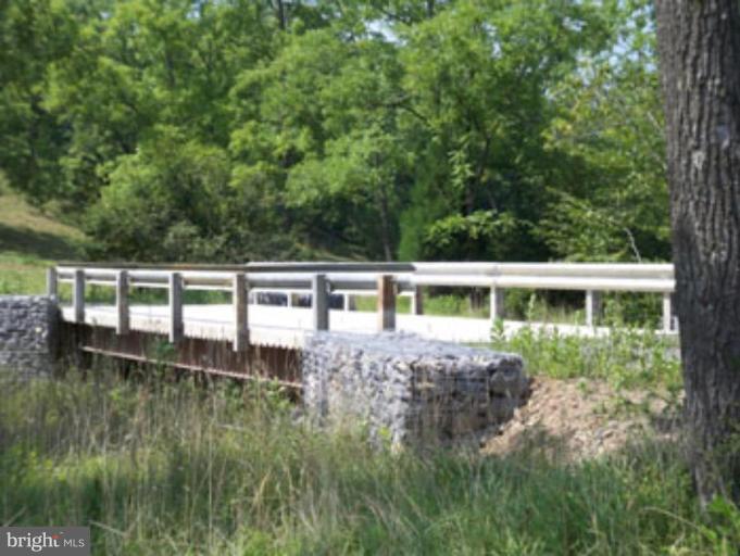 SLIM CHANCE ACRES - Land