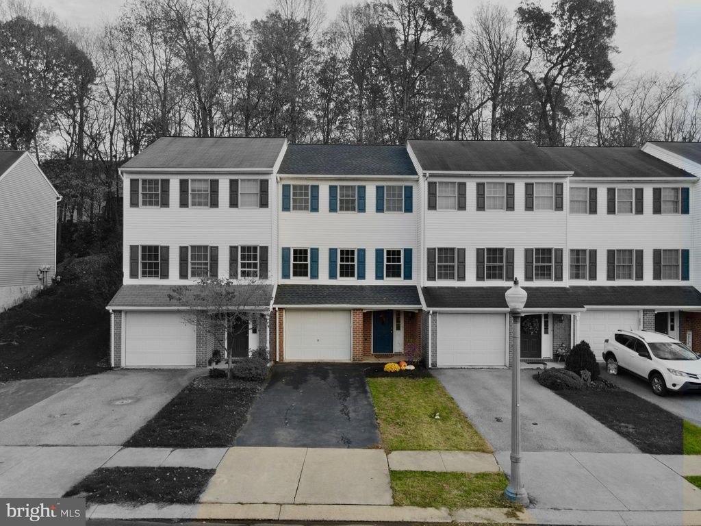 Photo of 421 Crosswinds Drive, Lititz, PA 17543 (MLS # PALA2043866)