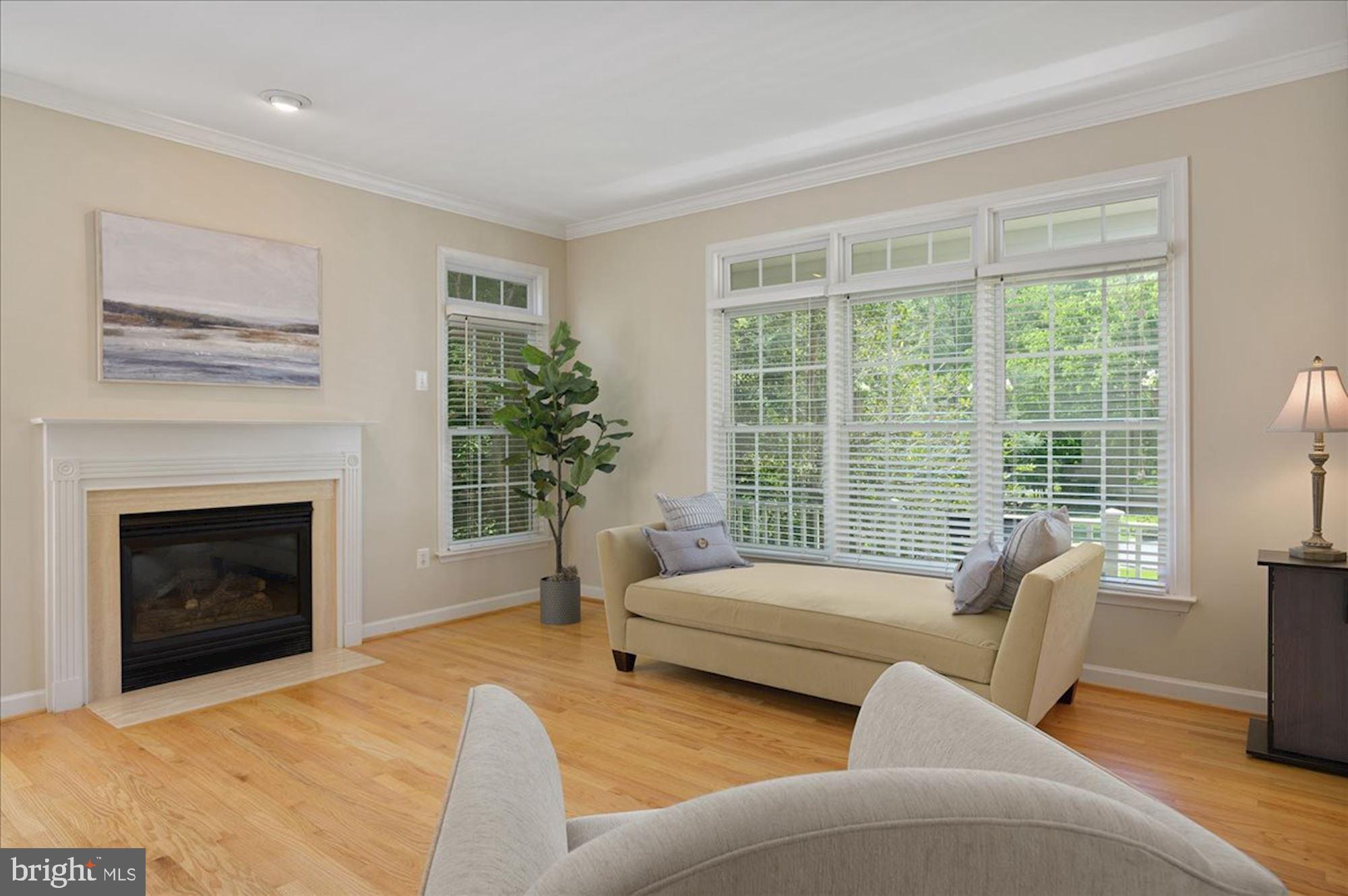 POTOMAC OUTSIDE - Residential