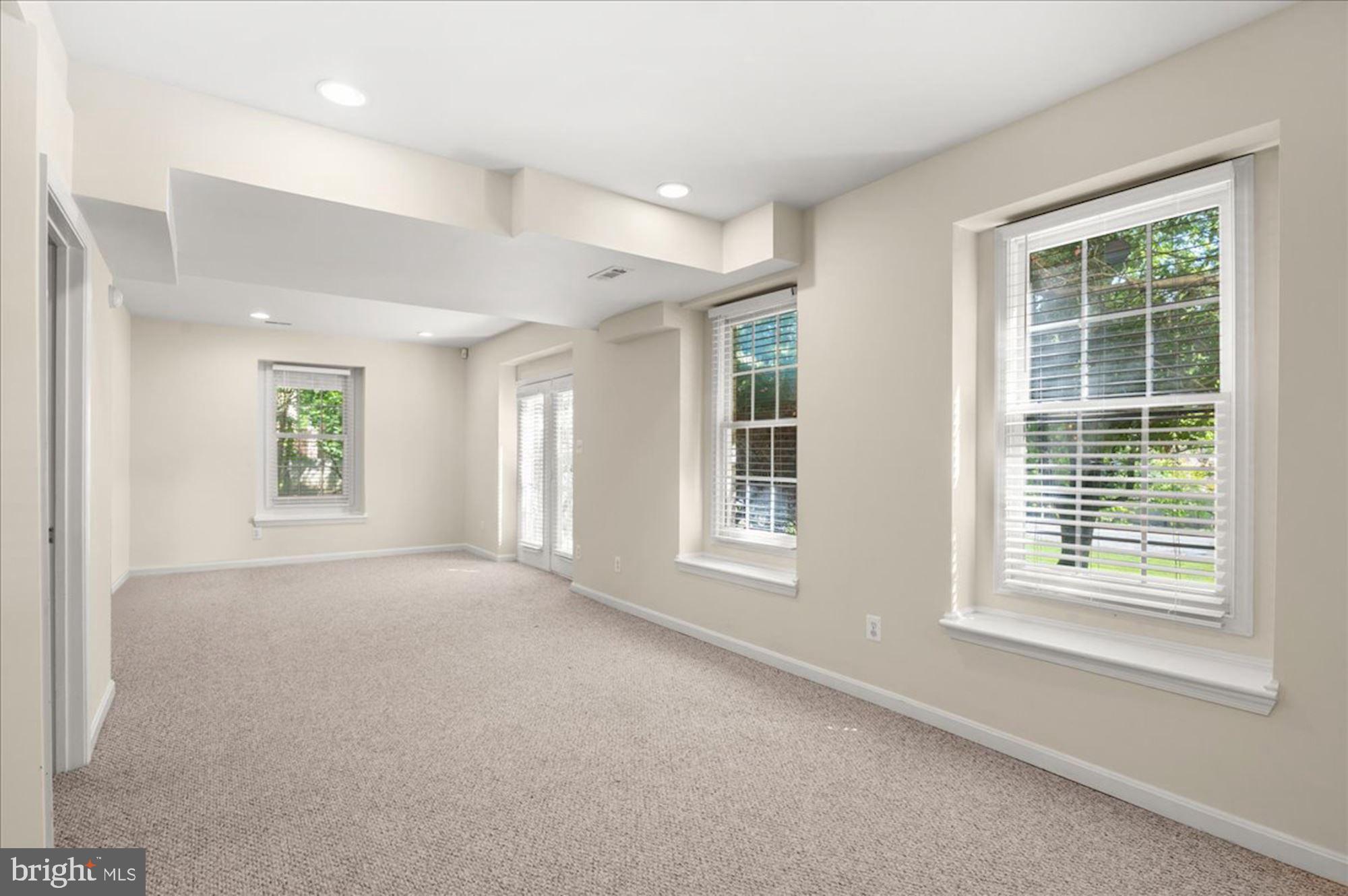 POTOMAC OUTSIDE - Residential