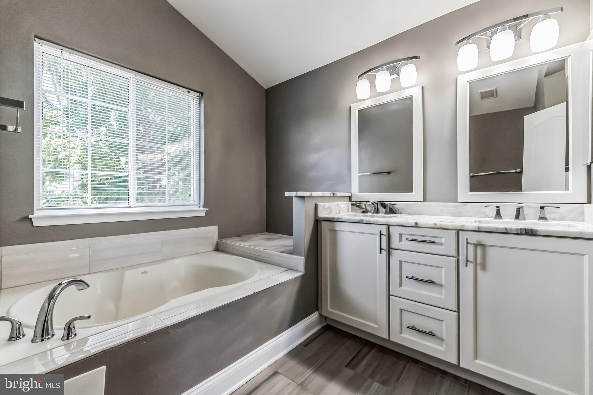 SOUTH RIDING - Residential