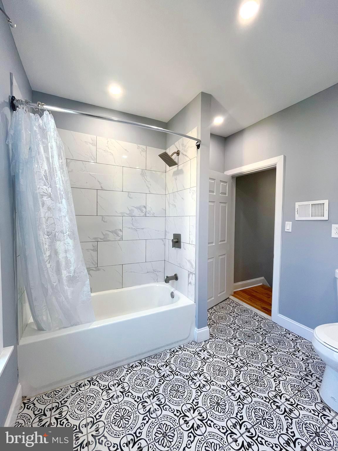 LOWER MOYAMENSING - Residential