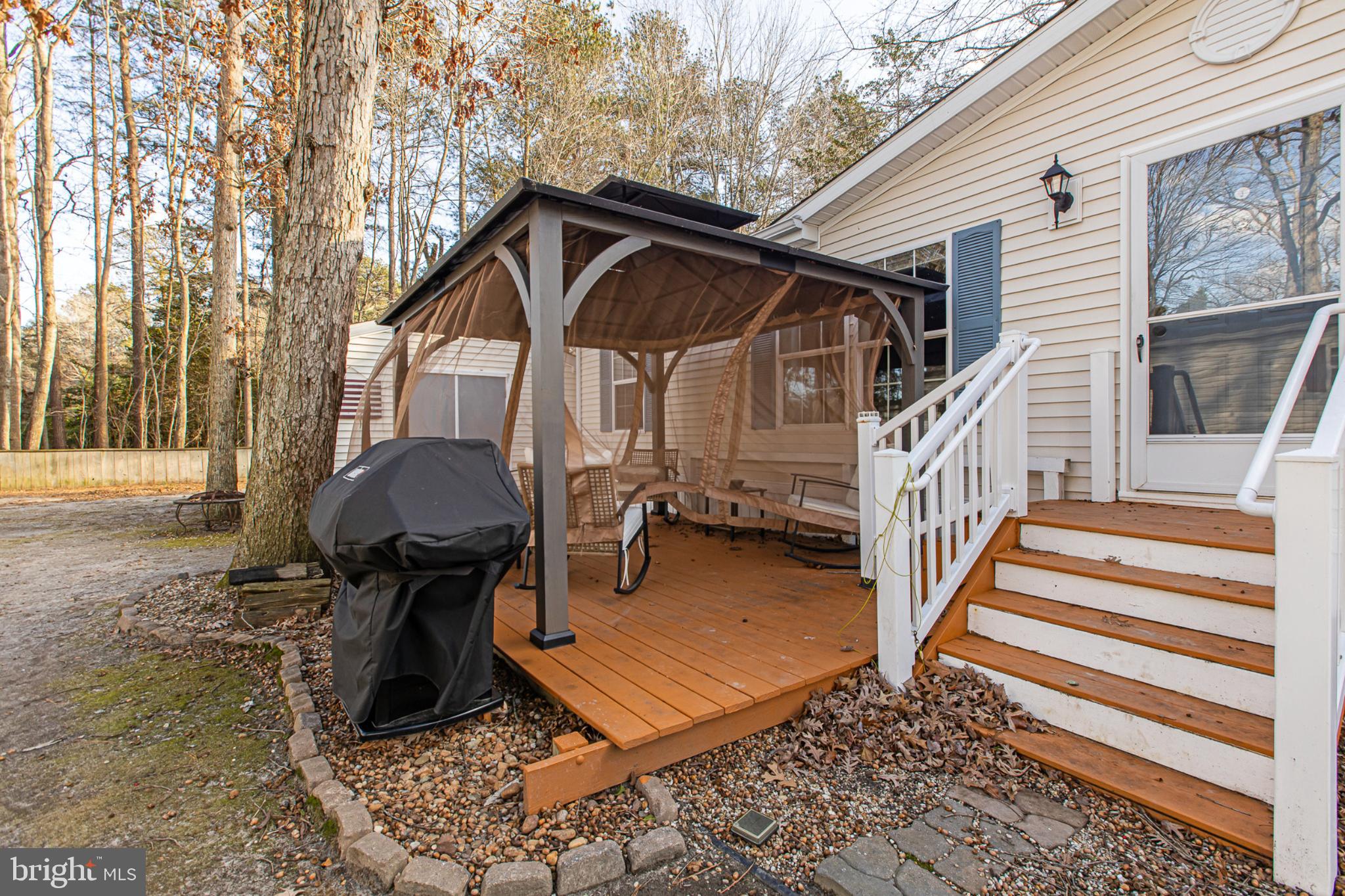 POTNETS LAKESIDE - Residential