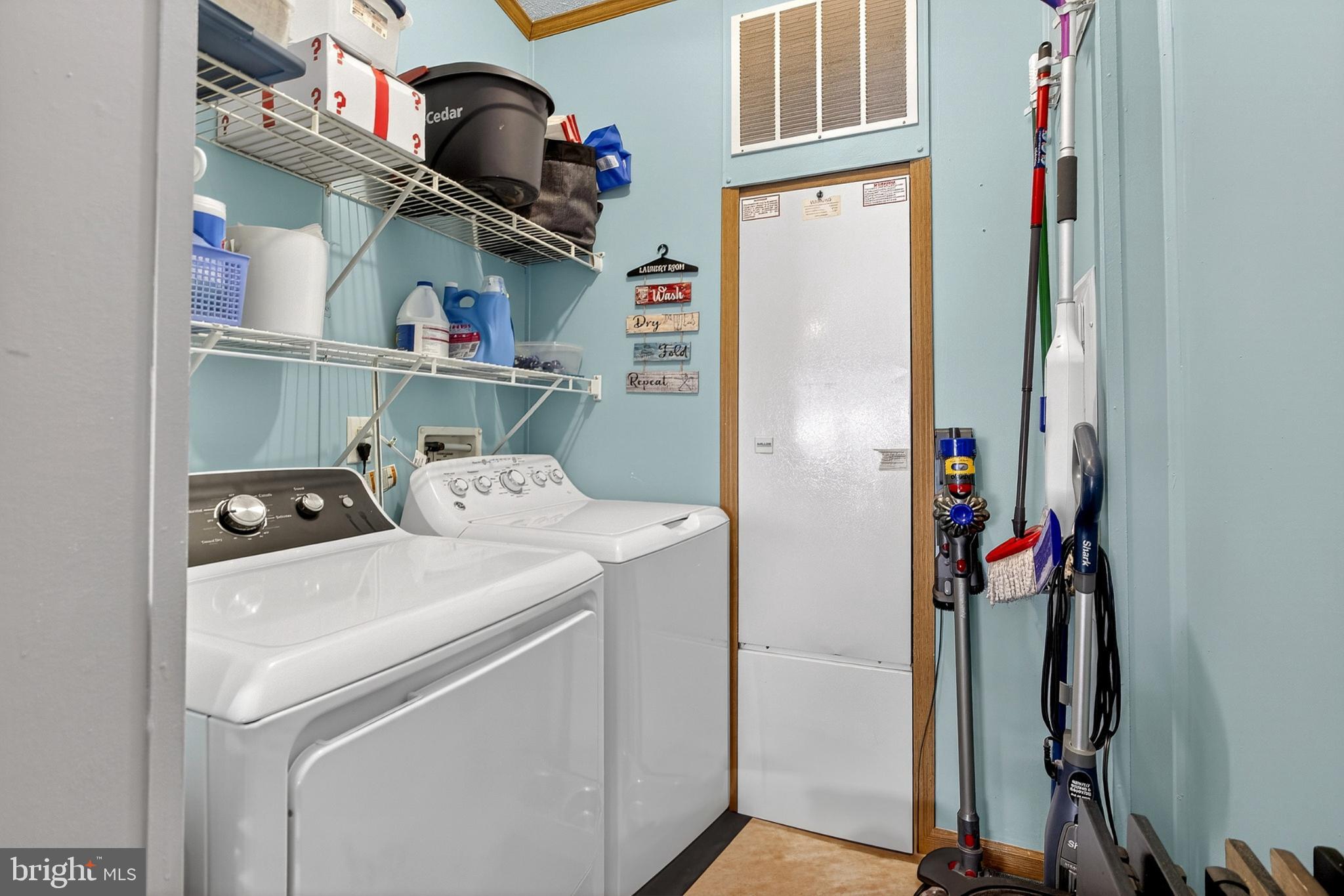 POTNETS LAKESIDE - Residential