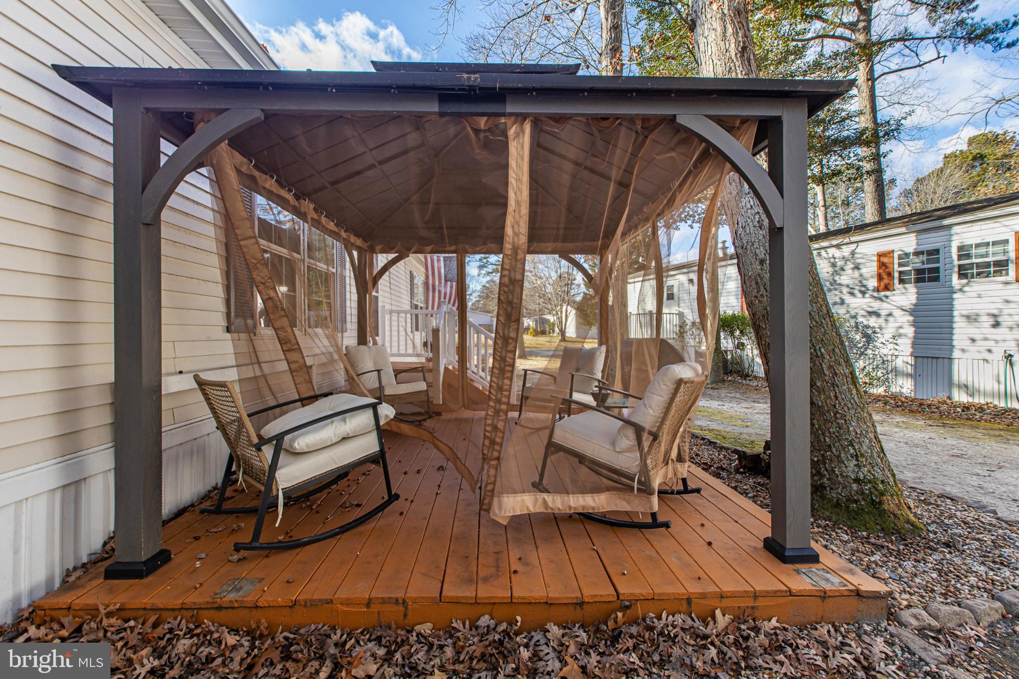 POTNETS LAKESIDE - Residential