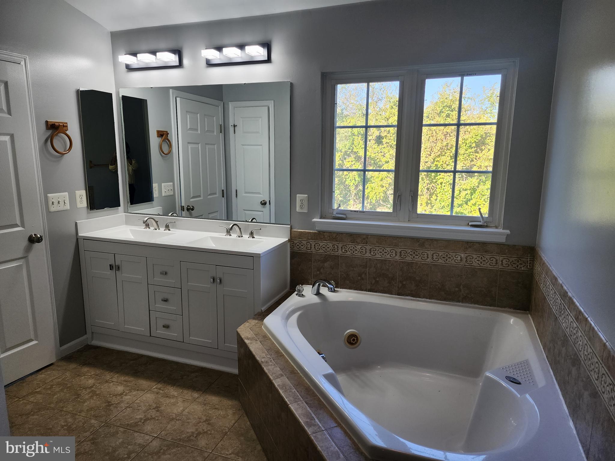 NEW TOWN MEADOWS - Residential Lease