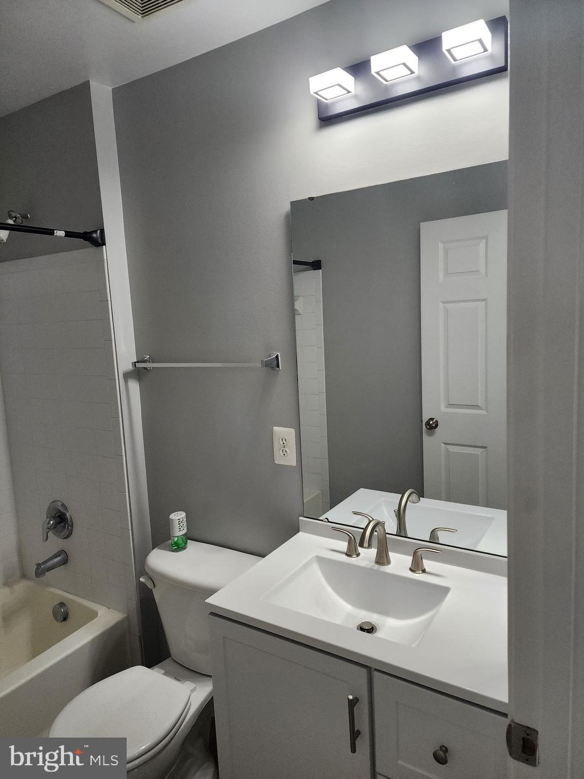 NEW TOWN MEADOWS - Residential Lease