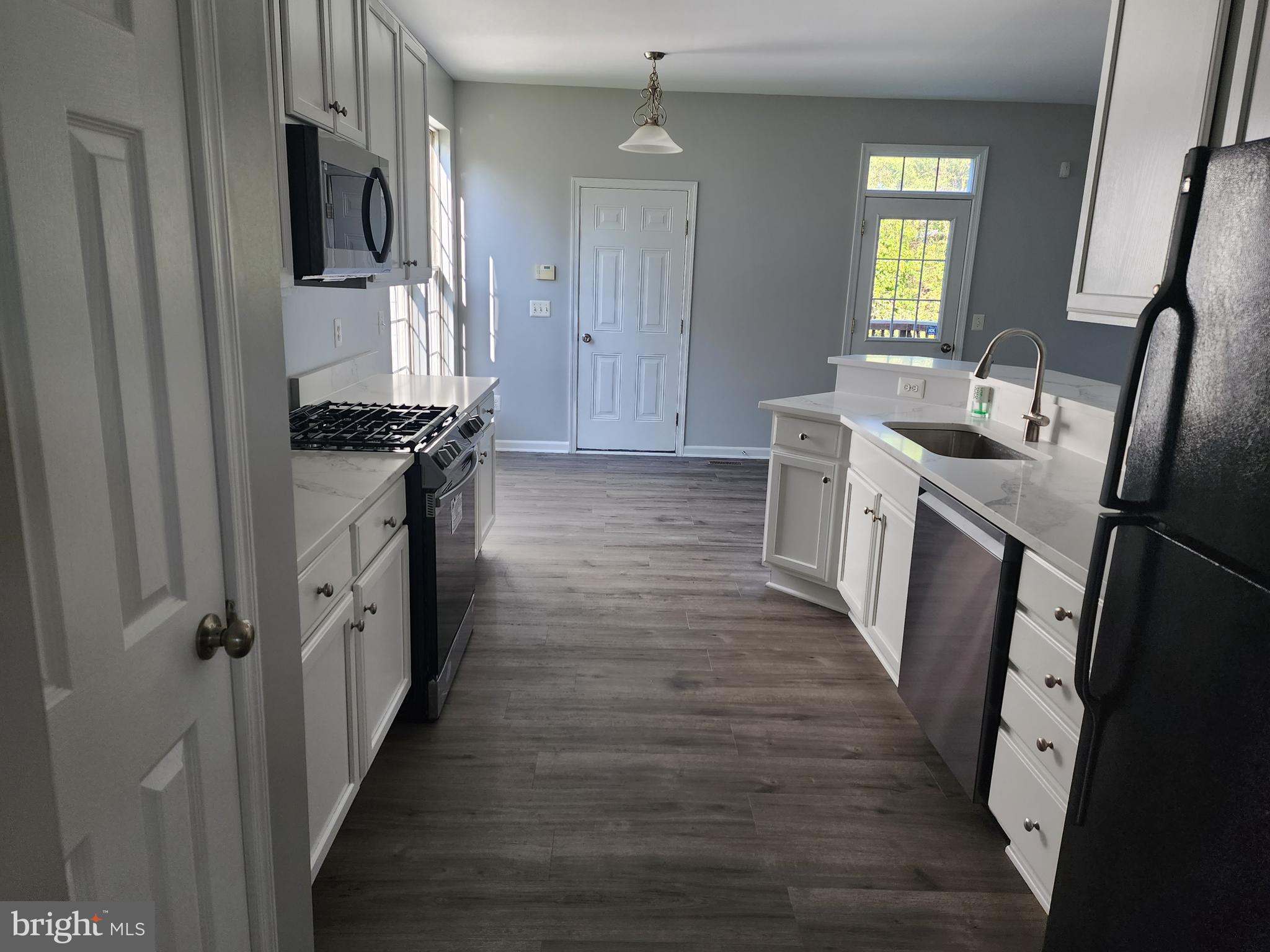 NEW TOWN MEADOWS - Residential Lease