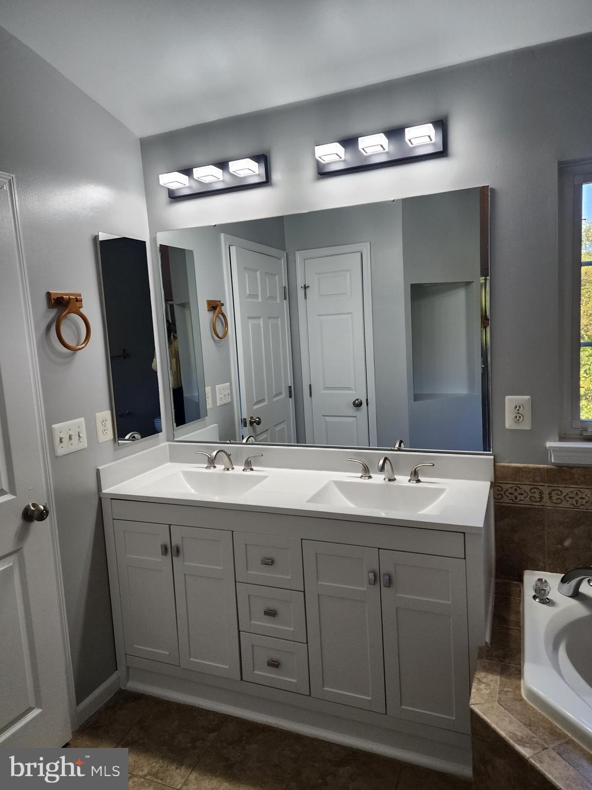 NEW TOWN MEADOWS - Residential Lease