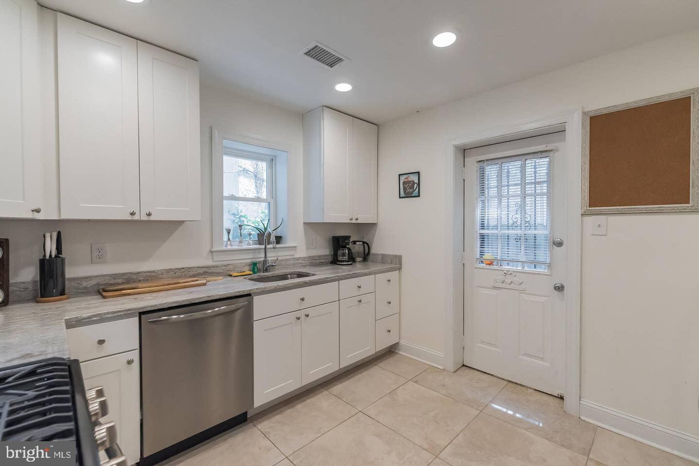 GRADUATE HOSPITAL - Residential Lease