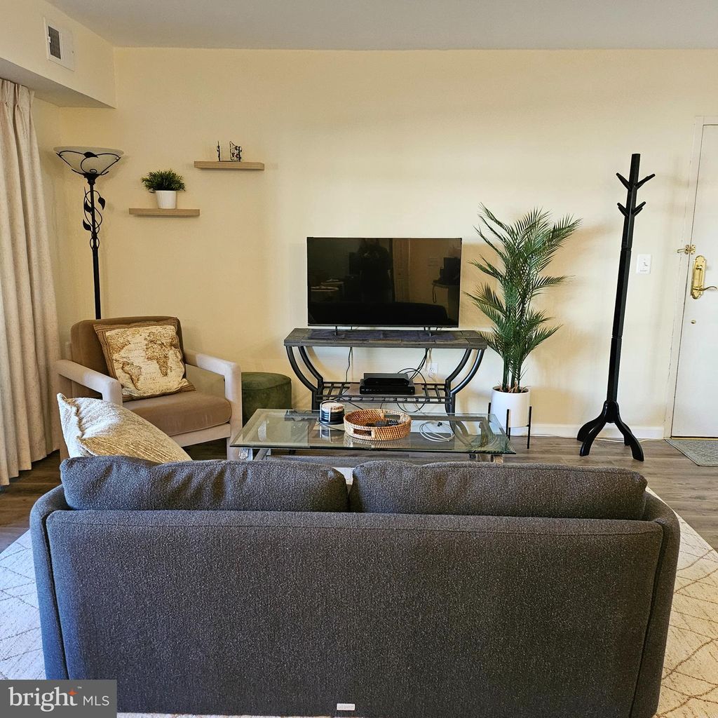 Photo of 304 - B Forbes Street, ANNAPOLIS, MD 21401 (MLS # MDAA2129996)