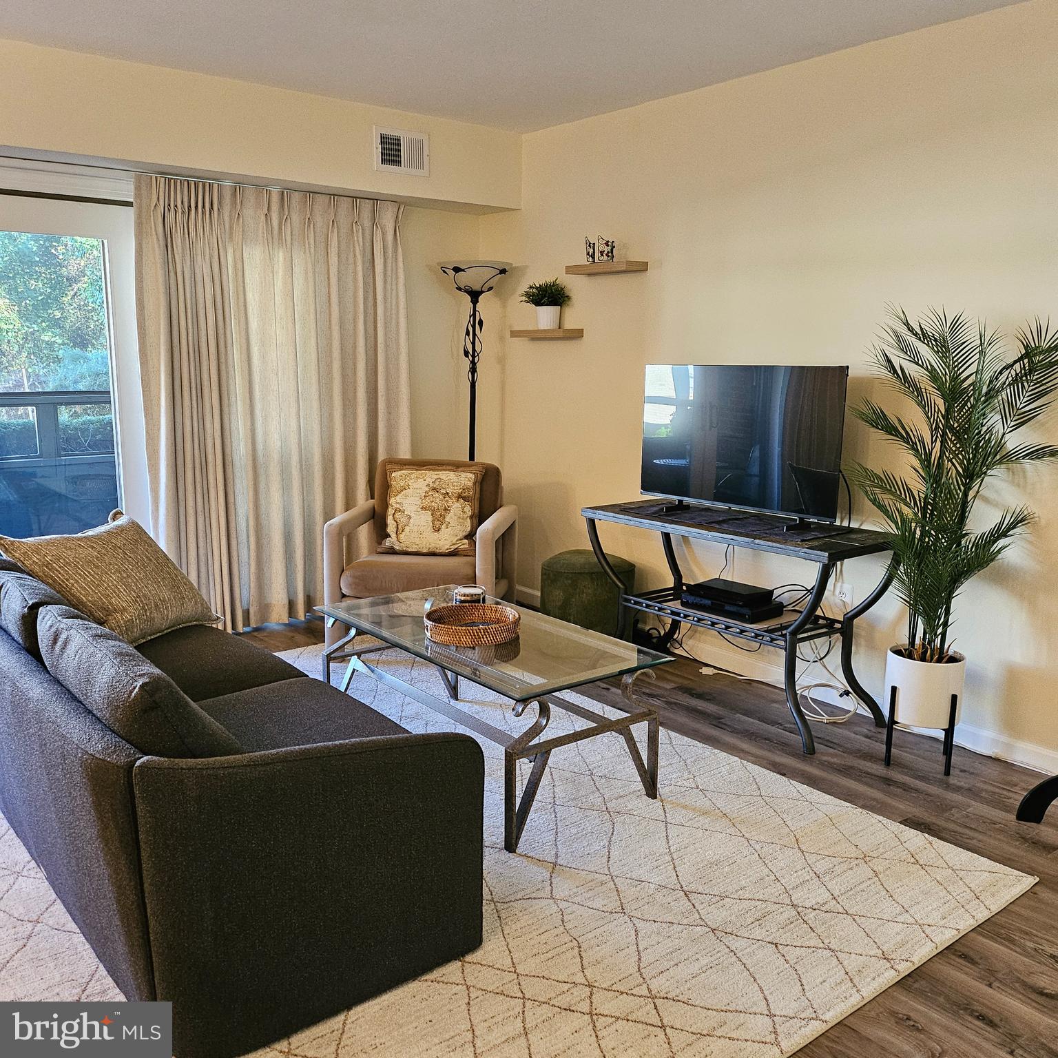 MARINERS COVE - Residential Lease