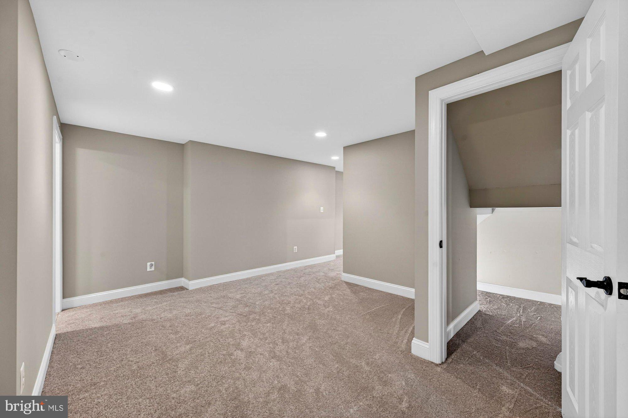 HUNTER MILL ESTATES - Residential