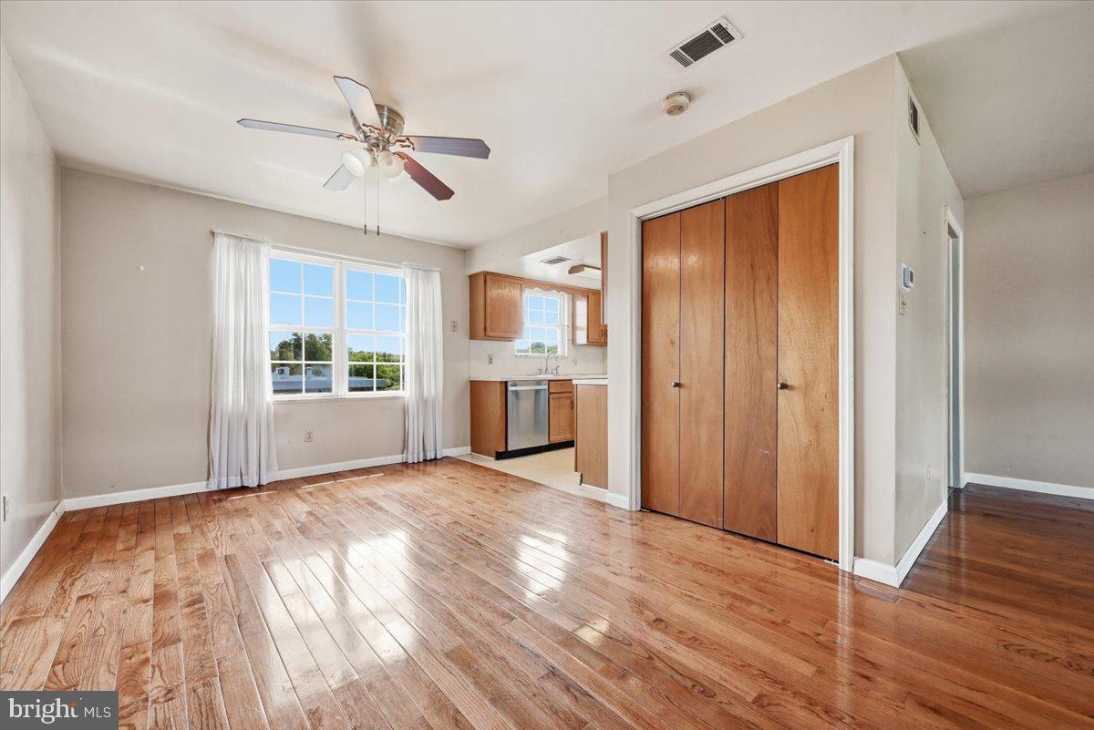 1902 W WALNUT STREET W