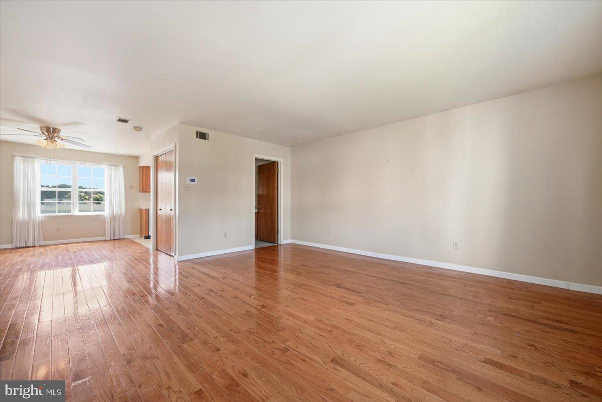 1902 W WALNUT STREET W