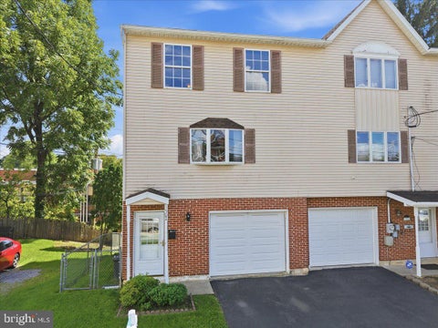Townhouse For Sale - 1902 W Walnut Street<br/> ALLENTOWN, PA 18104