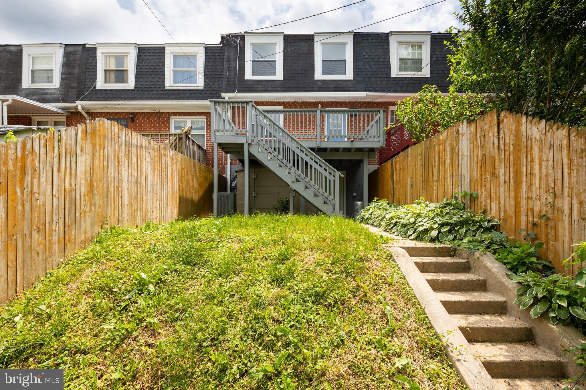 HOLLAND HILL - Residential