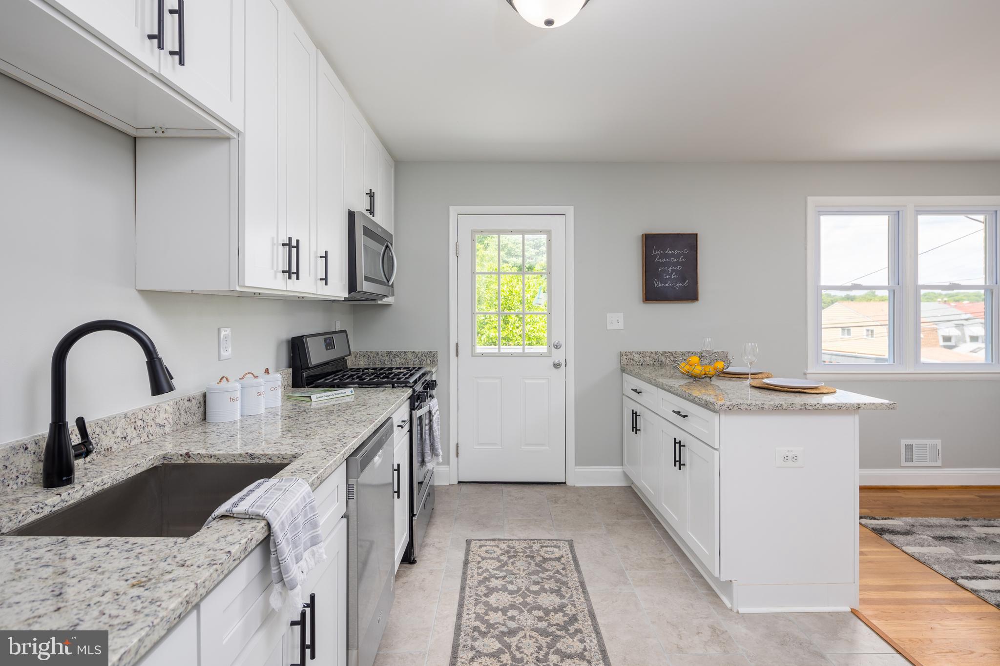 HOLLAND HILL - Residential