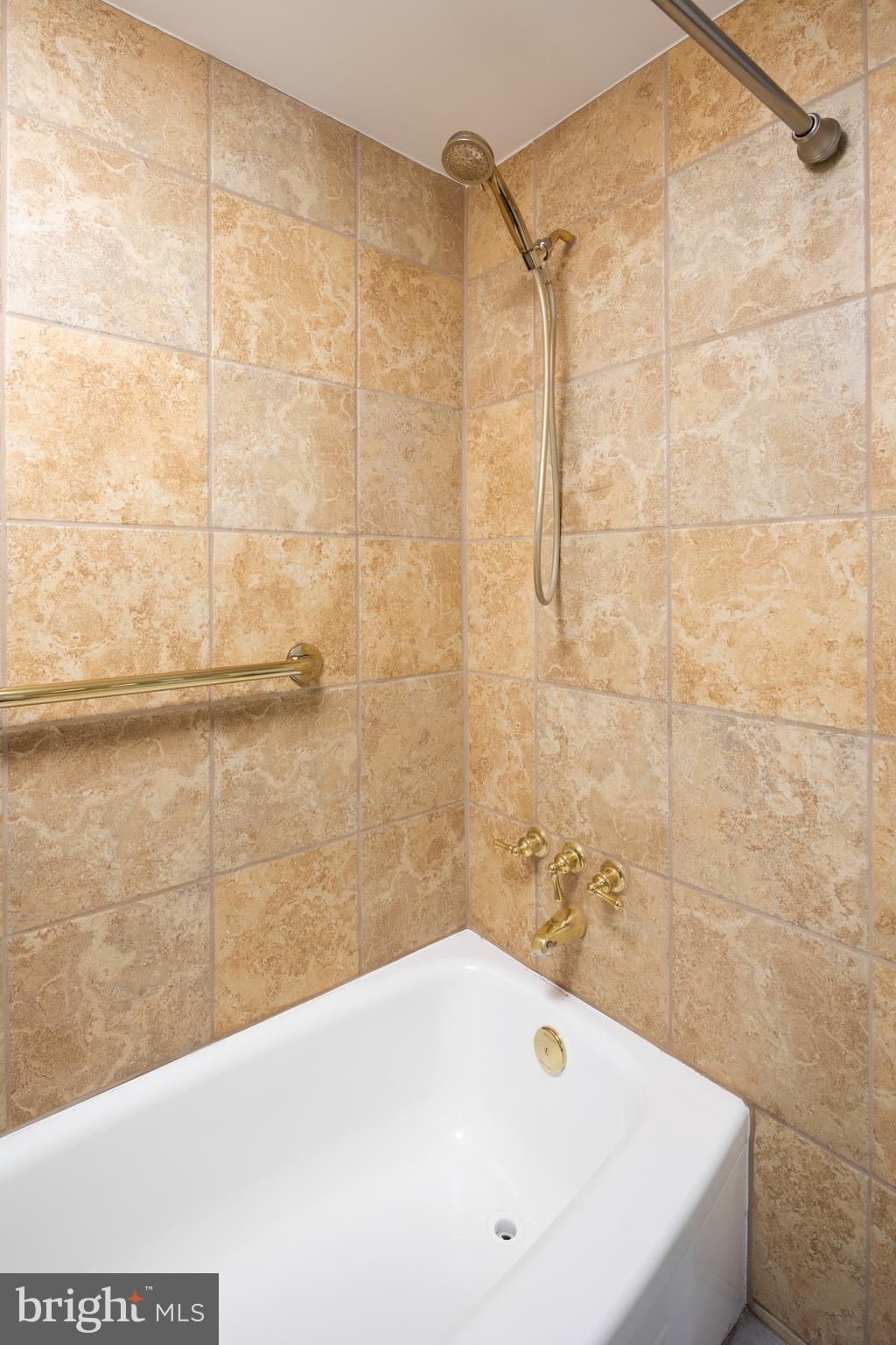 HOLLAND HILL - Residential