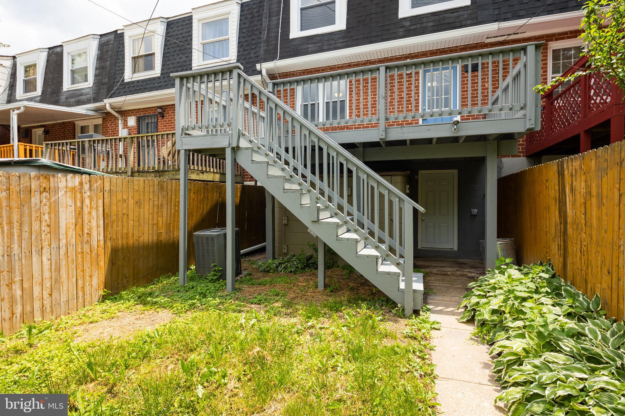 HOLLAND HILL - Residential