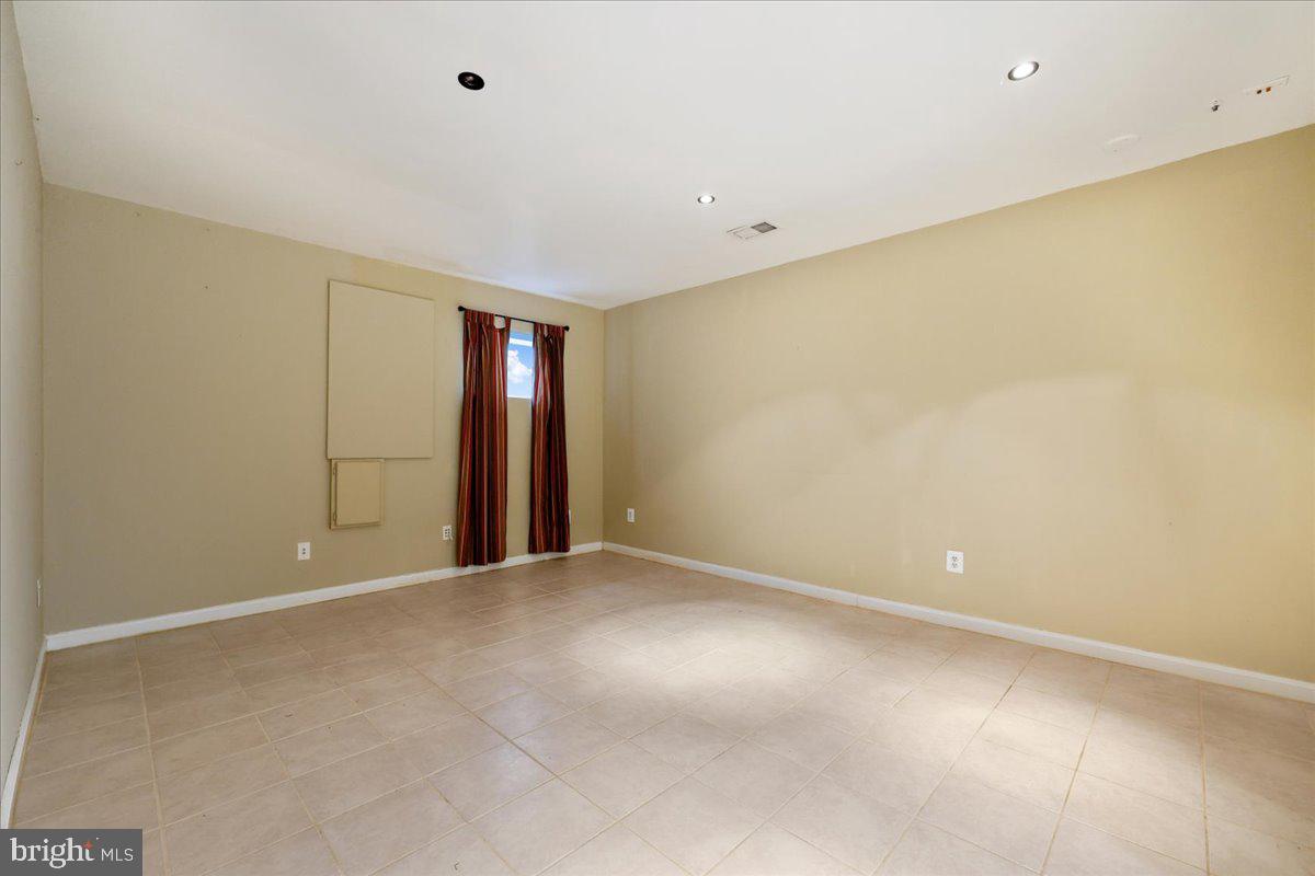 MEADOWGATE - Residential