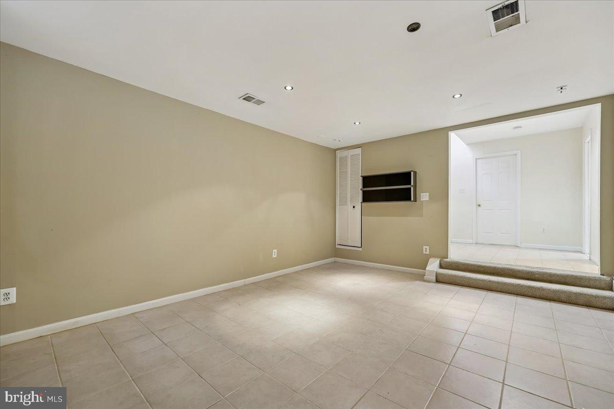 MEADOWGATE - Residential