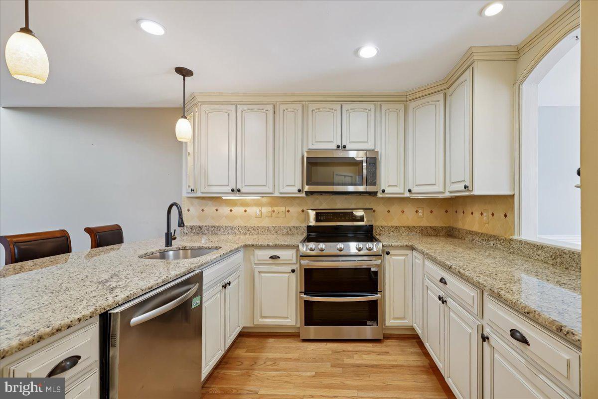 MEADOWGATE - Residential