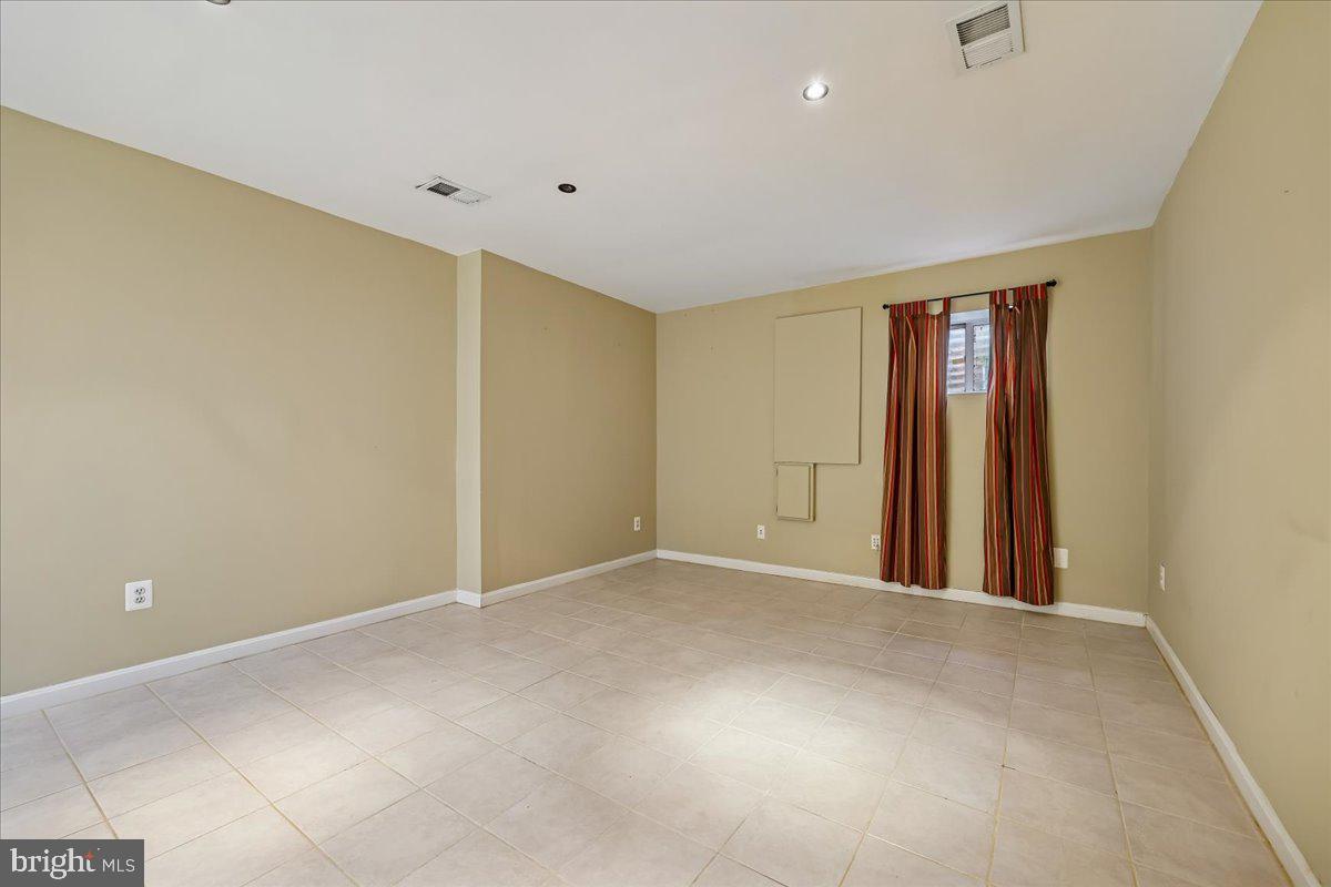 MEADOWGATE - Residential