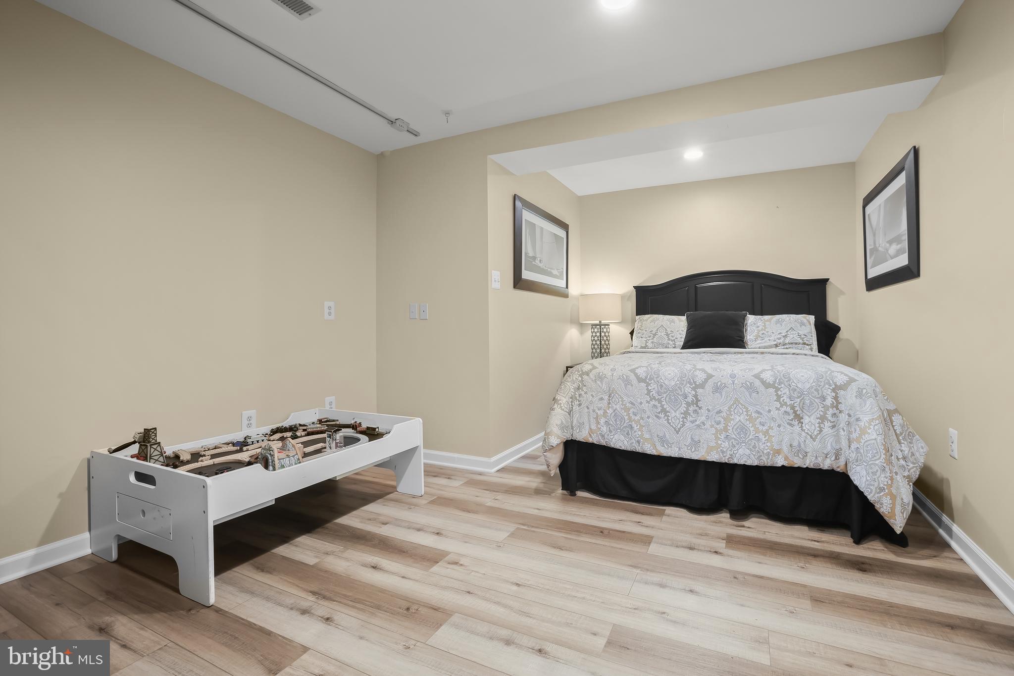 VILLAGE OF KINGS CONTRIVANCE - Residential