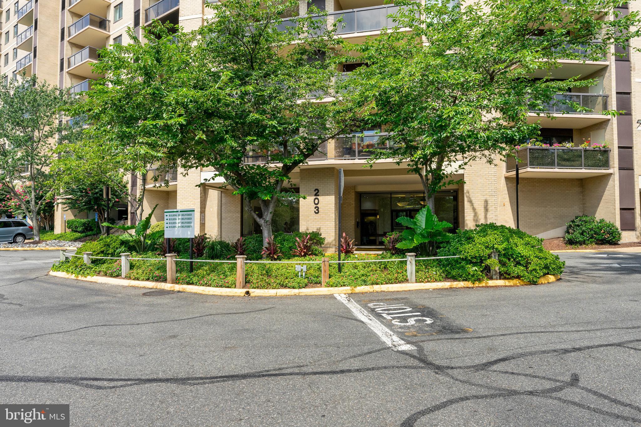 203 YOAKUM PARKWAY 618
