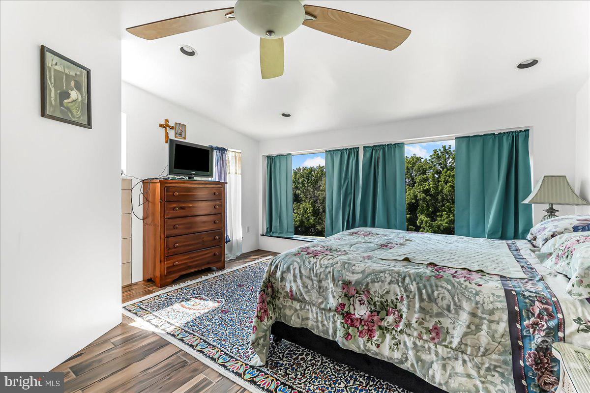 15 WOOD VALLEY LANE