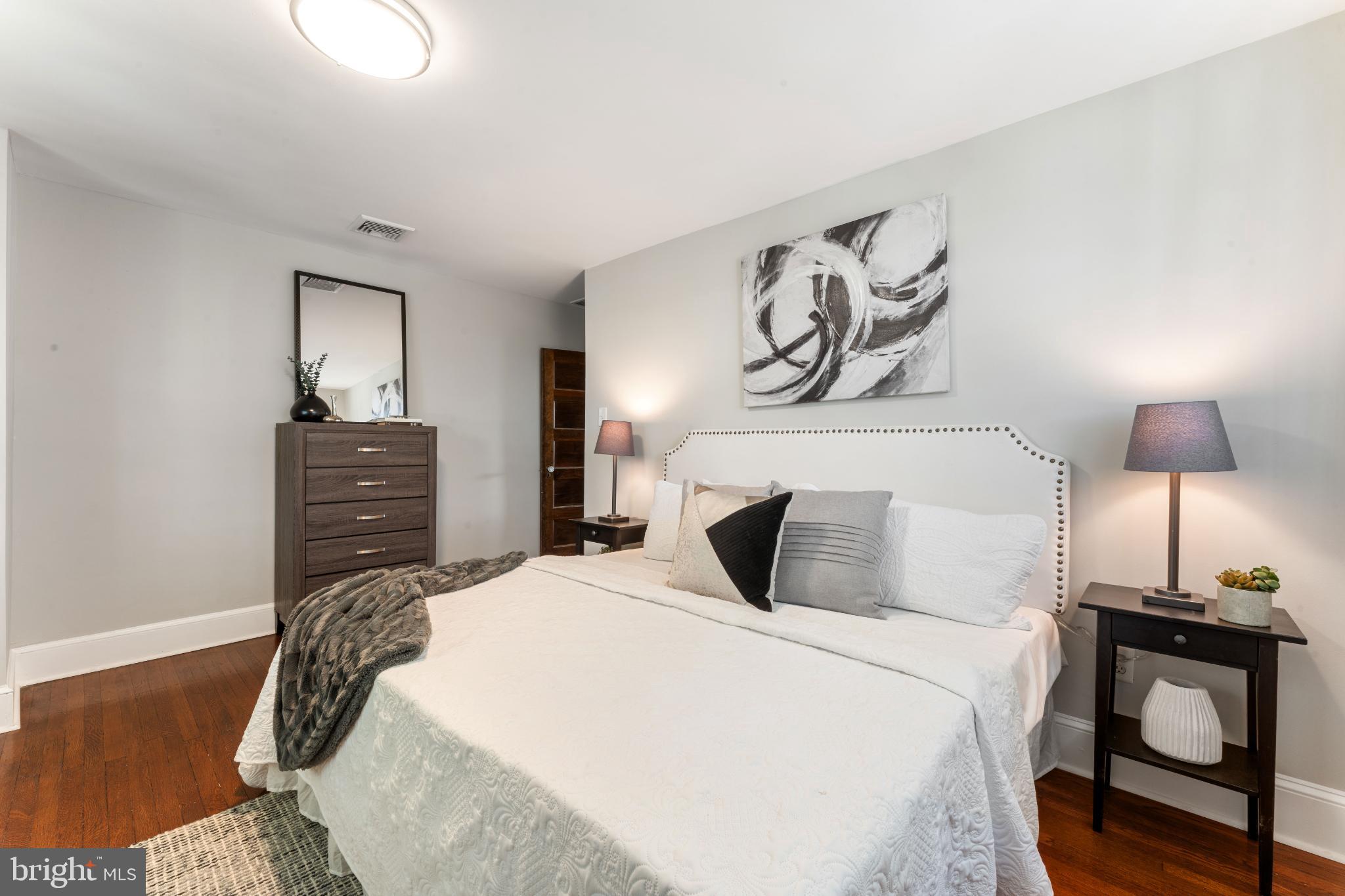 EAST FALLS - Residential