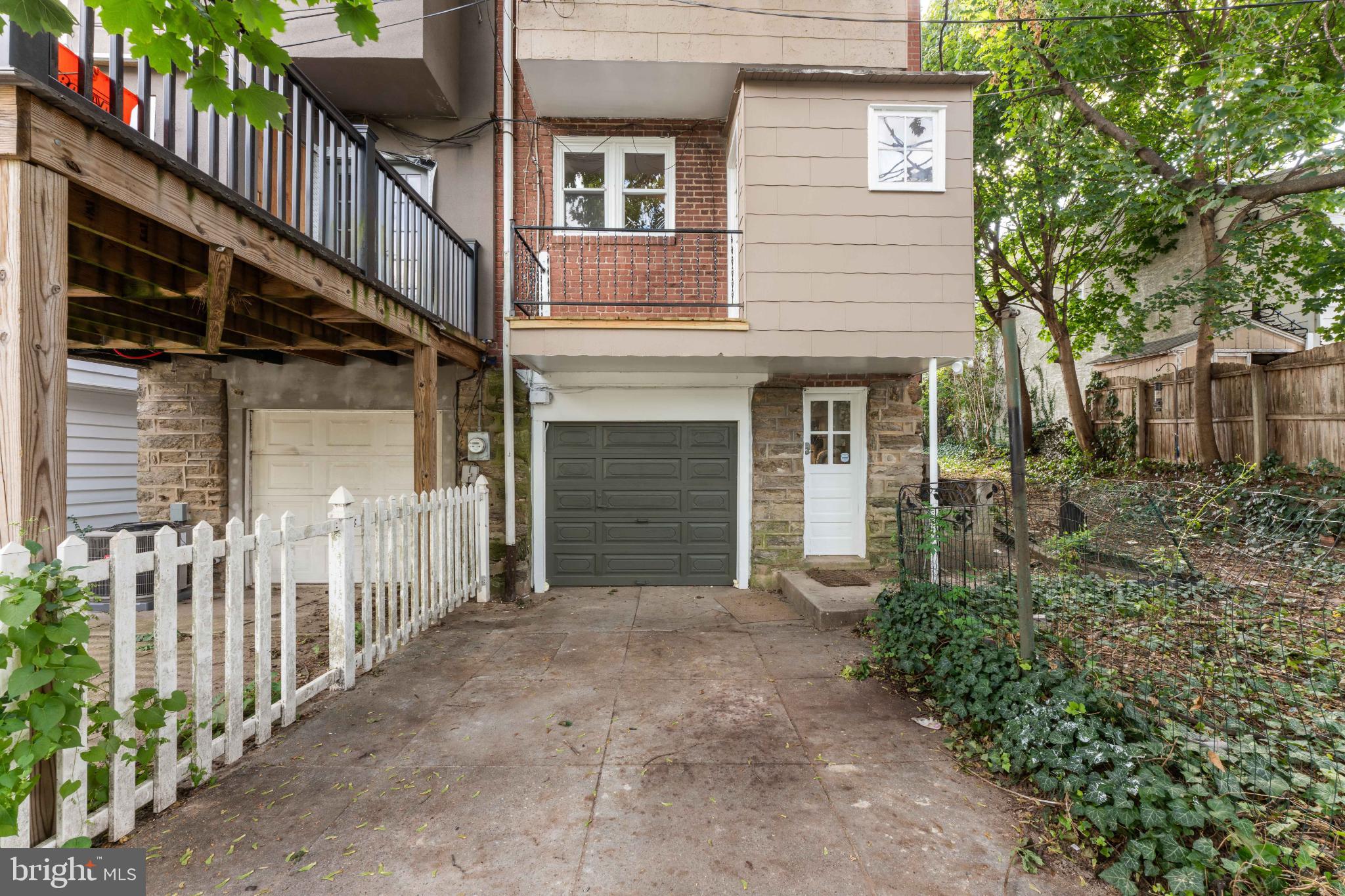 EAST FALLS - Residential