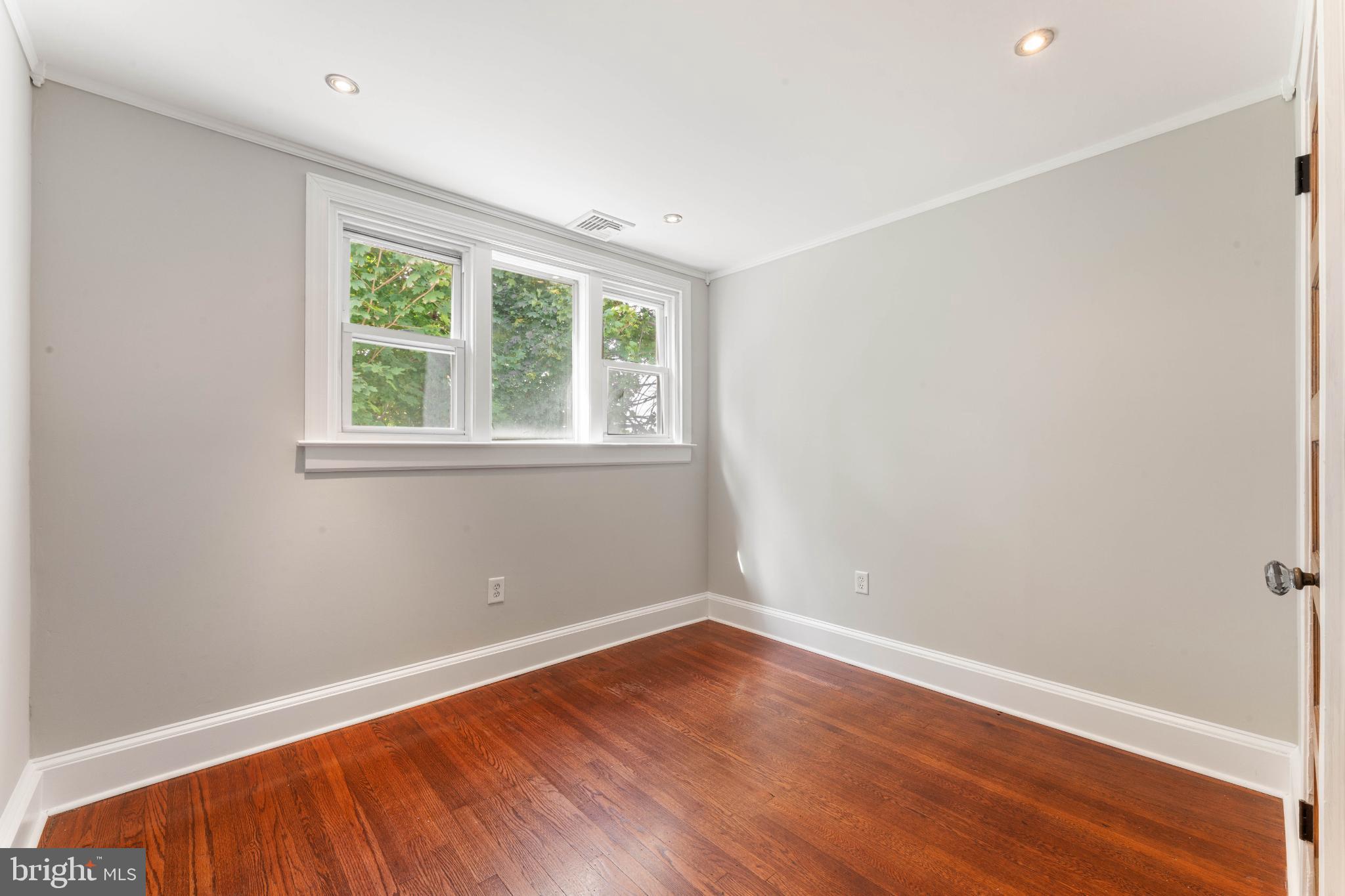 EAST FALLS - Residential