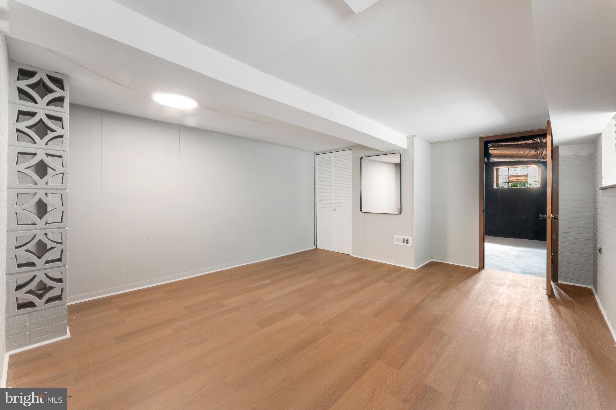 EAST FALLS - Residential