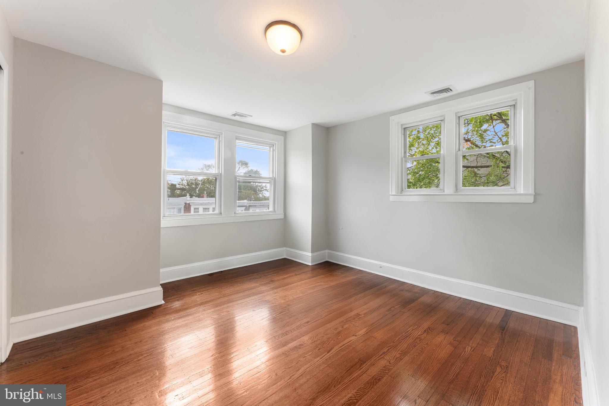 EAST FALLS - Residential