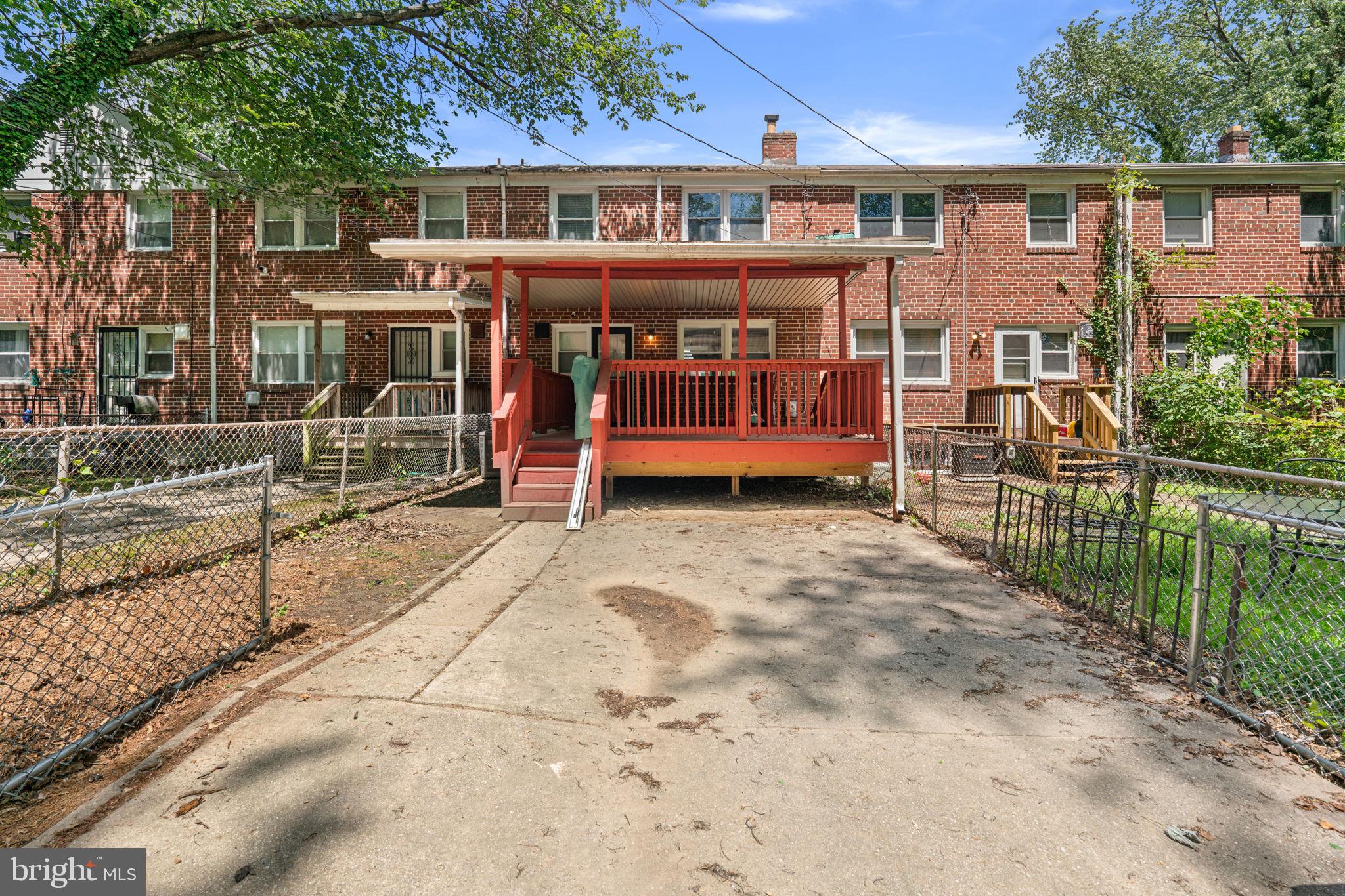 CHINQUAPIN PARK - Residential