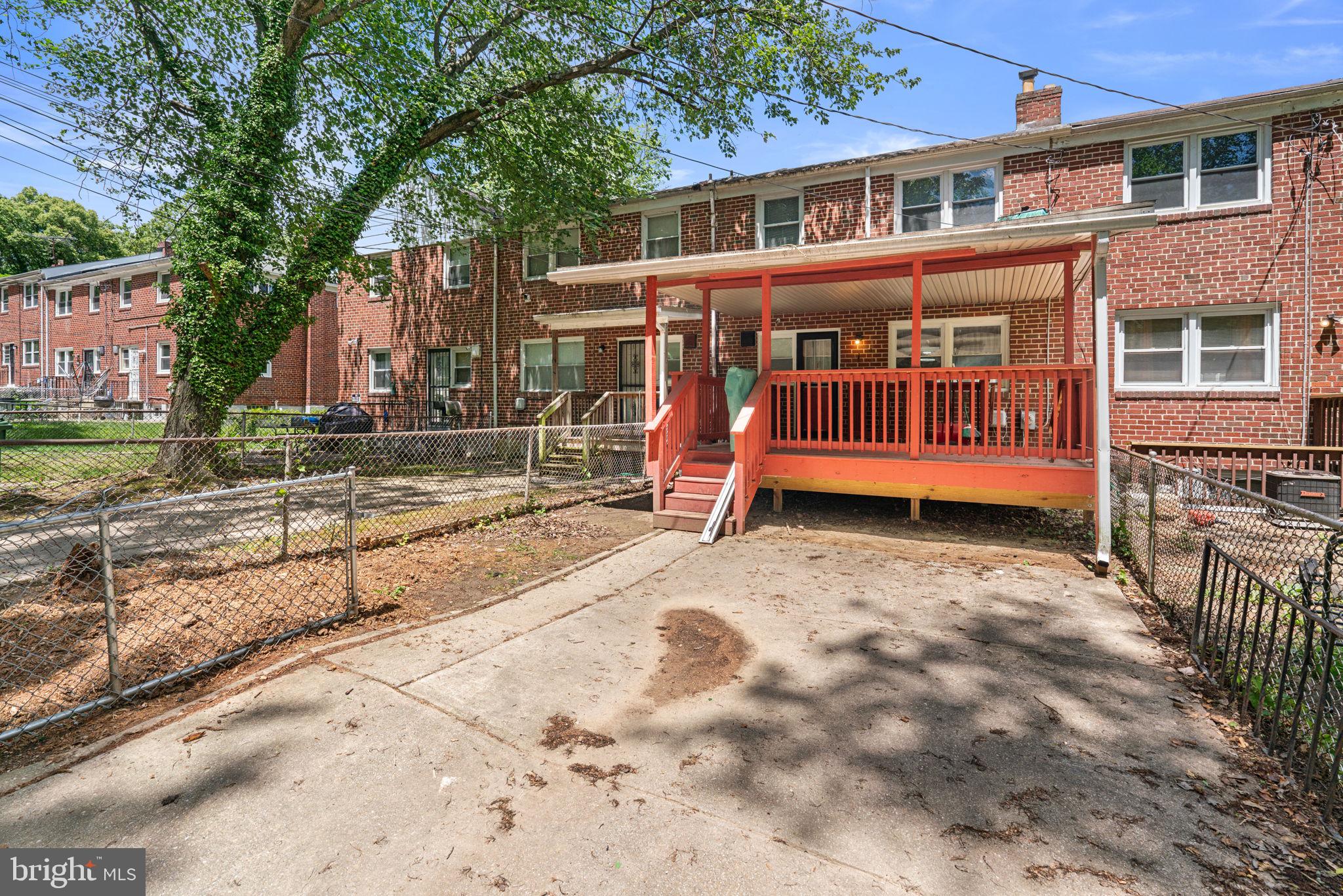 CHINQUAPIN PARK - Residential