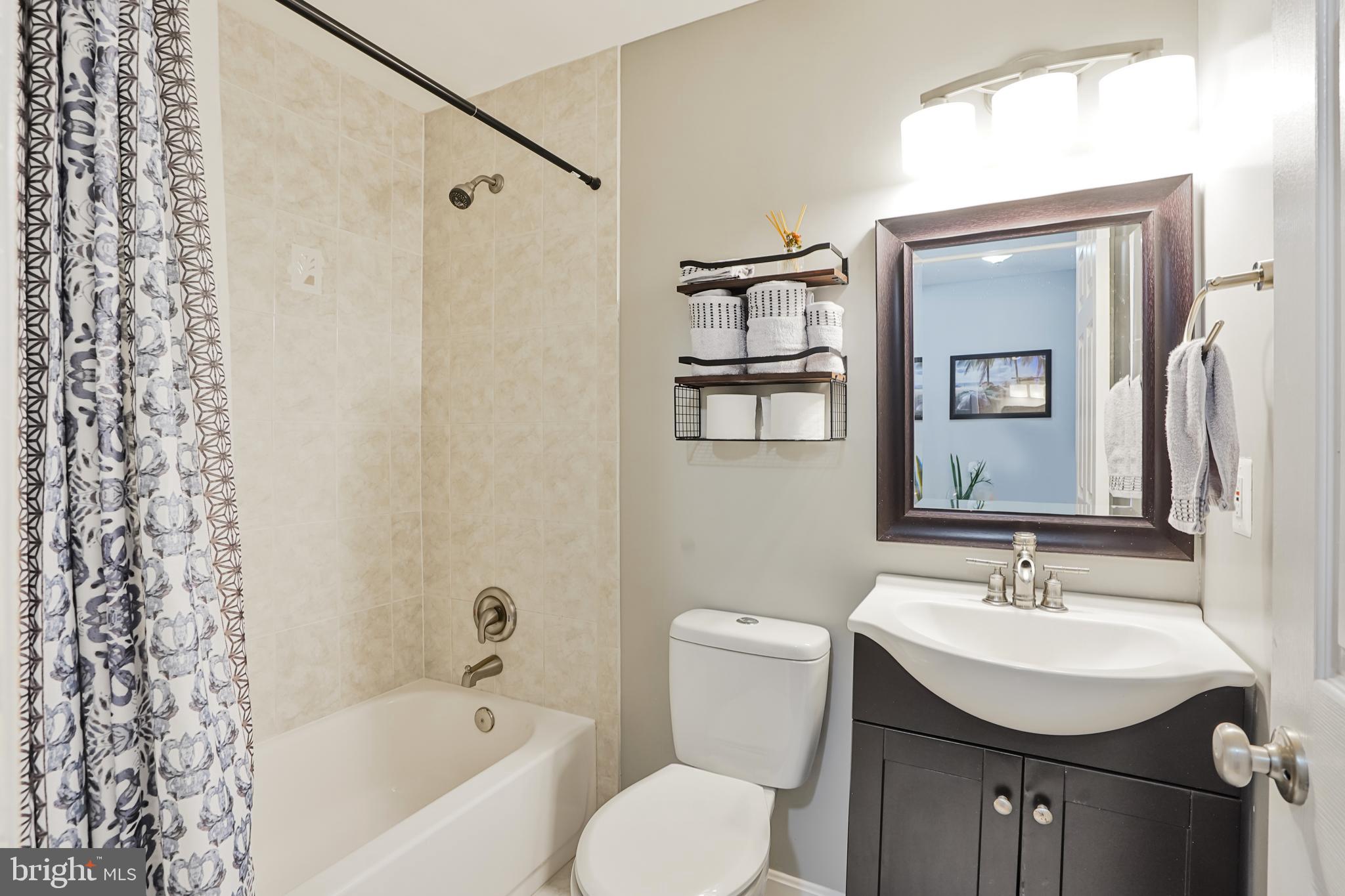 UNIVERSITY CENTER - Residential