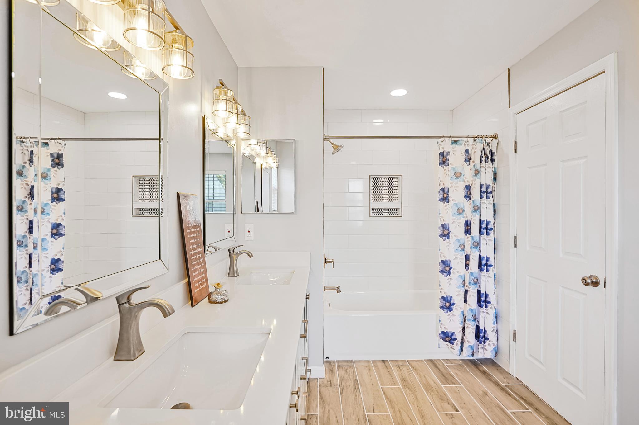 UNIVERSITY CENTER - Residential