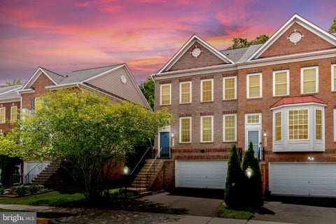 Townhouse For Sale - 17574 Victoria Falls Drive<br/> DUMFRIES, VA 22025