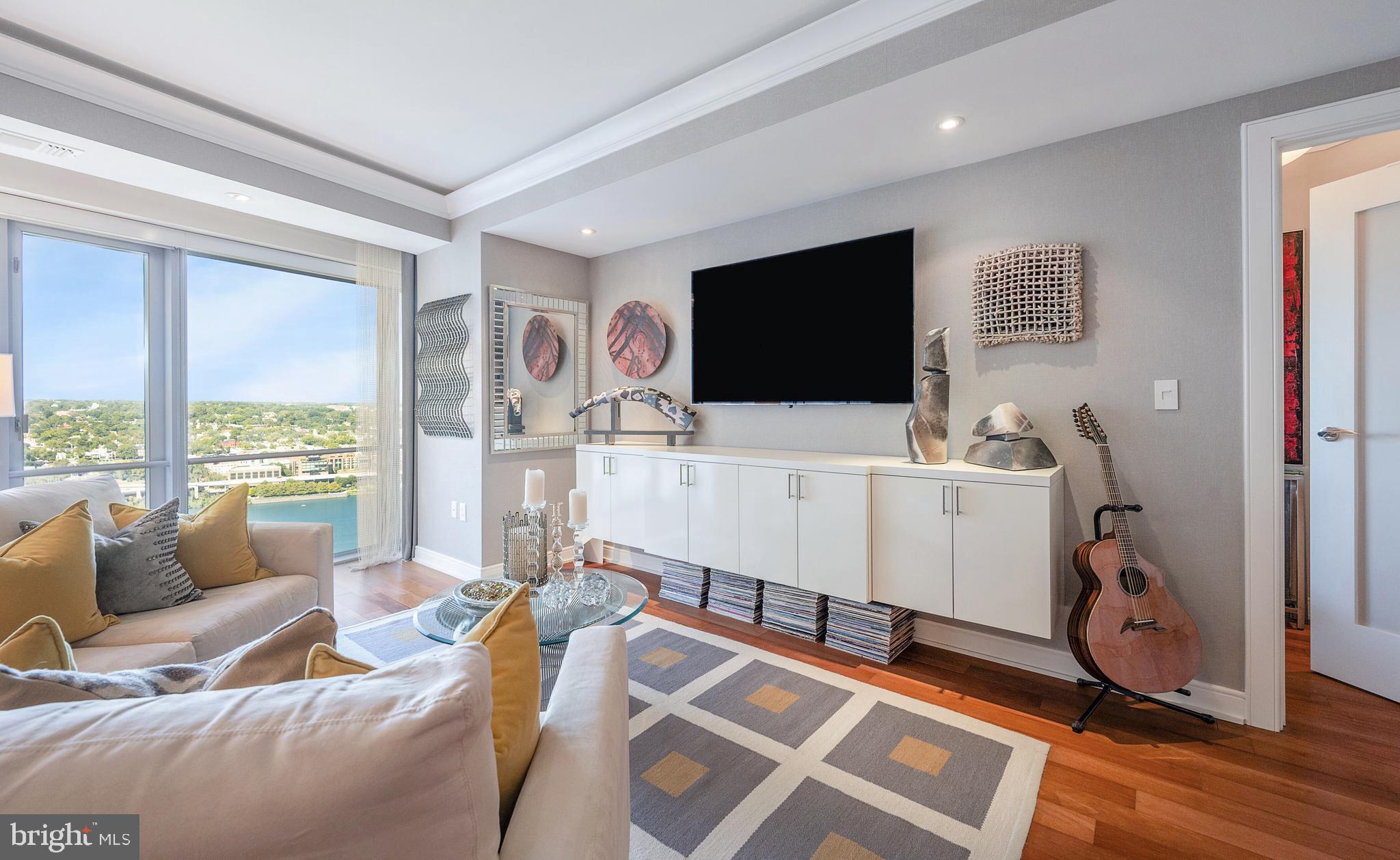 ROSSLYN - Residential