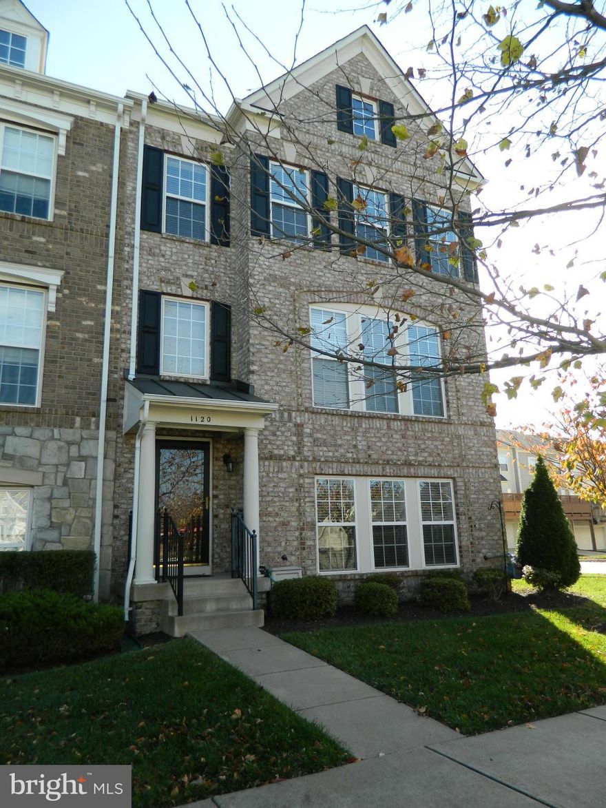 SPACIOUS, BEAUTIFUL 3 BR/3.5 BA in sought after Village Of Idlewild.  Crown Molding, ceiling fans, wall oven, fireplace in dining room, deck off kitchen, master bedrm w/walk in closet, master bath. Garage with auto-opener. Pets CBC