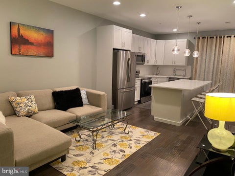Townhouse For Rent - 419 N Holly Street<br/> PHILADELPHIA, PA 19104