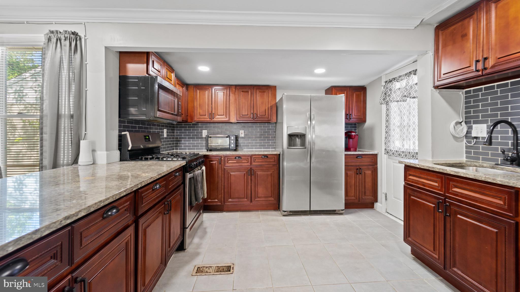 EDGEWATER - Residential