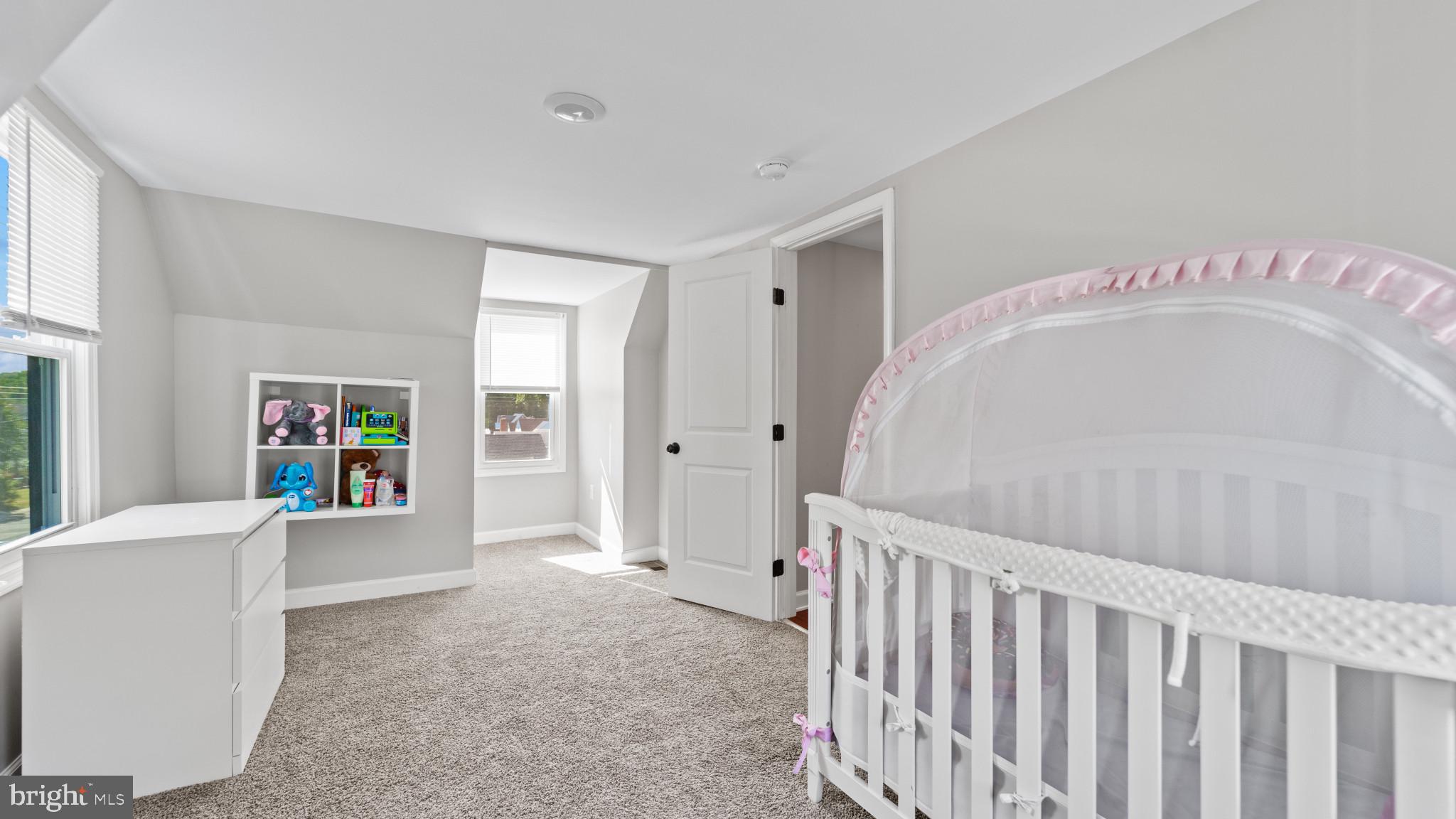 EDGEWATER - Residential